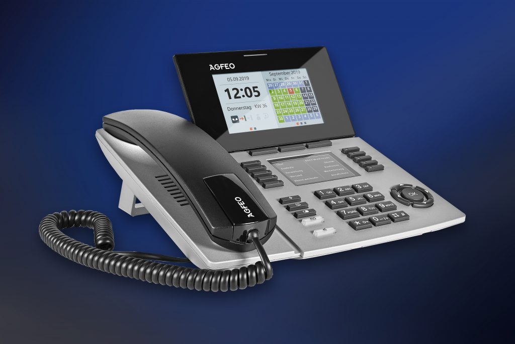 Systemtelefon von AGFEO mit Farbdisplay, Hörer und Funktionstasten